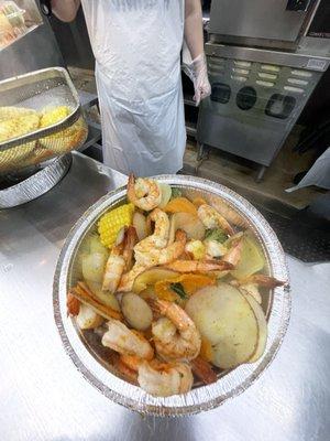 Steamed Jumbo Shrimp and vegetables