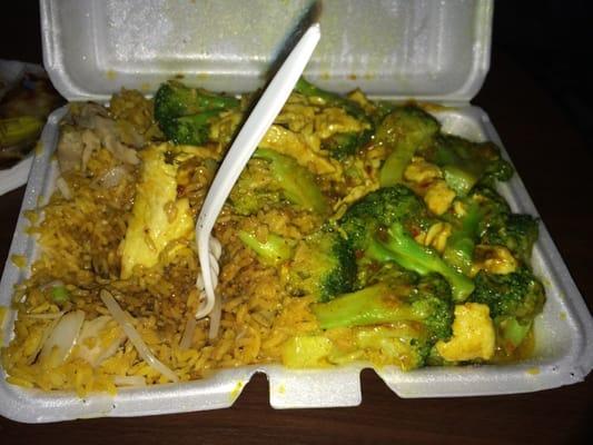 Chicken & broccoli with chicken fried rice , best Chinese food in elmont