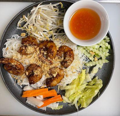 Grilled shrimp rice vermicelli accompanied by fresh vegetables and delicious homemade sauce (v3 shrimp).