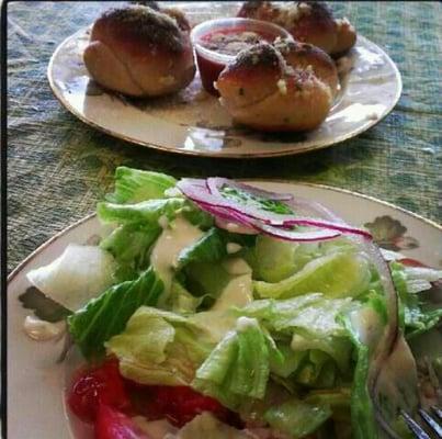 Garlic knots and salad before my pasta