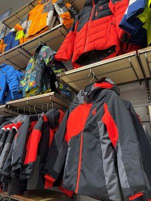 Spyder Ski Jackets for kids, men, and women. Sun & Ski Sports has ski and snowboard clothing for your big ski or snowboard trip.