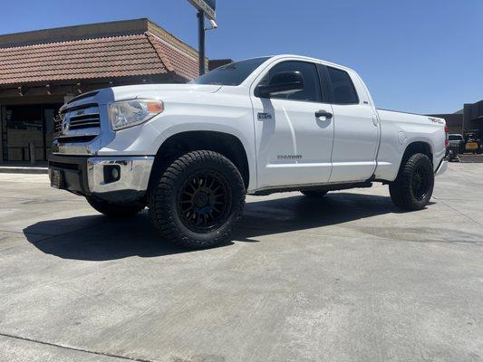 Toyota Tundra with a leveling kit, 20 inch Tremor wheels and 33 inch tires