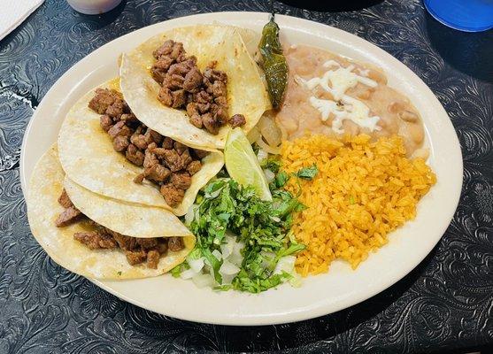 3 Tacos de carne asada