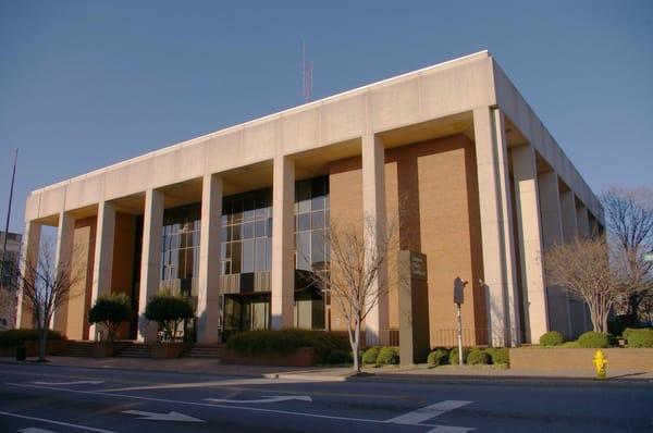 Frontal view of the courthouse.