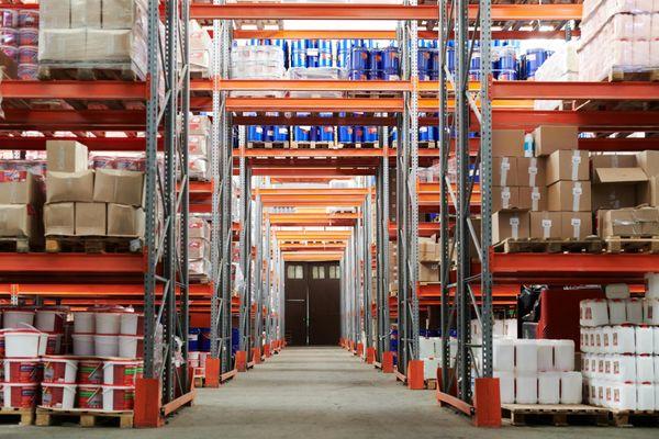 Kivi Services professional cleans warehouses, factories, and industrial areas.