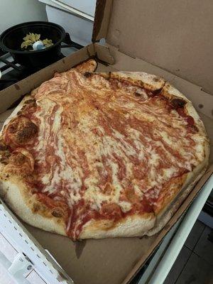 A simple XL 6 Cheese Pizza