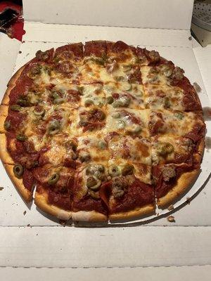 14 inch (large) sausage pepperoni and green olive