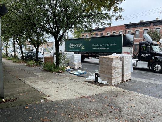 This place is a mess and has no concern for its neighbors.  They are causing huge traffic issues and leave there food boxes on the street.