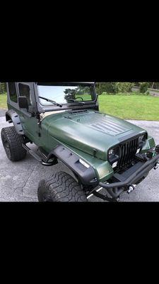 Full wrap on Jeep plus Matt black flag