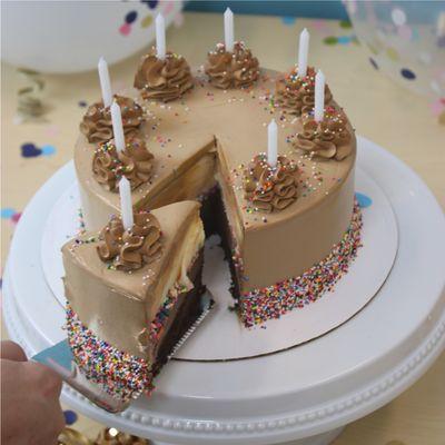 Customizable froyo cakes