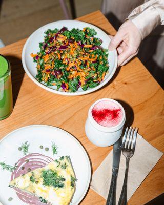 Organic salad and seasonal frittata