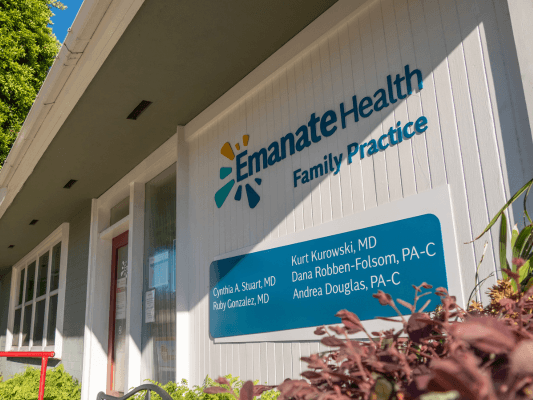 Front entrance of Emanate Health Family Practice in Glendora