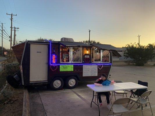 Outside of La Cabañita Food Truck