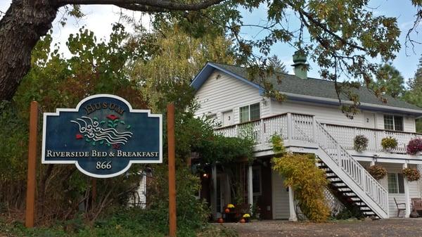 Husum Riverside Bed & Breakfast and Icehouse Cafe