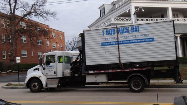 1-800-PACK-RAT truck pulling up.