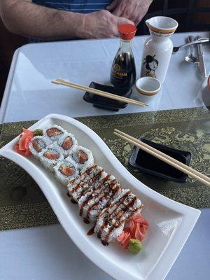 Spicy salmon and spicy unagi roll