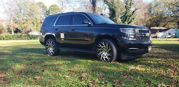 Chevy tahoe on 24s