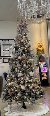 Love the silver and pink Christmas tree decor