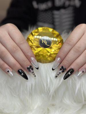 Black white silver nail design elegant