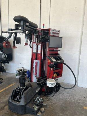 Revolution walk away tire changer