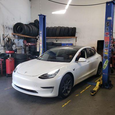 Quick wheels and tires swap on this Tesla Model 3 Dual Motor. We service undercar components on these all electric cars.