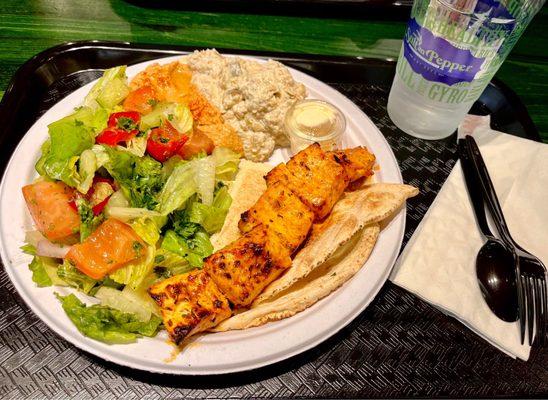 Loved the chicken kabob, was tender and juicy! Hummus and salad were fresh and tasty!