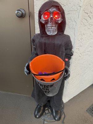 This is the talking skeleton that greets trick or treaters with different greetings! Plus I added a bit of orange in the candy bucket.