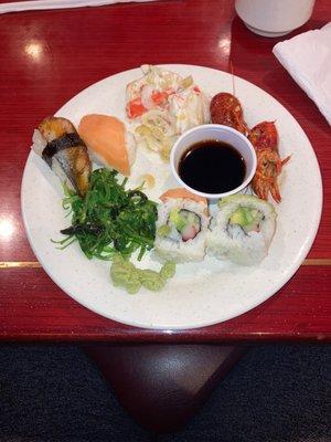 Plate one, and I'm being conversation! Crab cheese, crawfish, sushi, seaweed salad