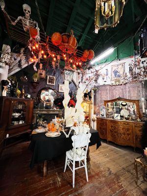 Definitely wins the Halloween vibes contest!! Loved this booth!