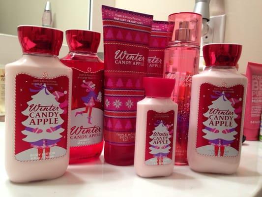 This scent is 1 of few great things about winter/holiday season, for me.I have a tad bit of an addiction to winter candy apple.