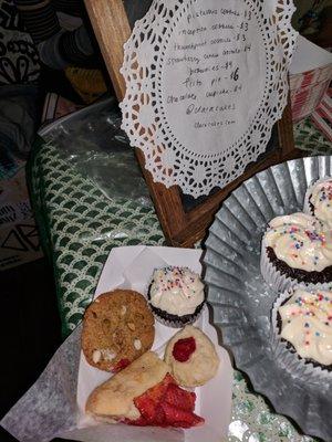 vegan clara cakes pop-up chocolate cupcake,thumbprint cookie(strawberry citrus),strawberry citrus crostada,pistachio cookie(clockwise)