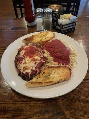 Chicken Parmesan with marinara and garlic bread