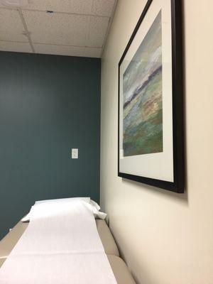 Very pretty and relaxing patient room.