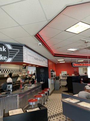 Front area of at the Steak 'n Shake in Joplin, MO.