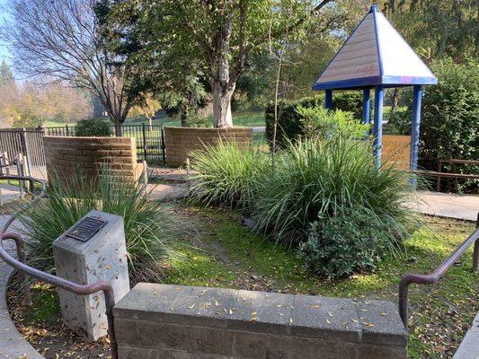 Interpretive Maze Play Area