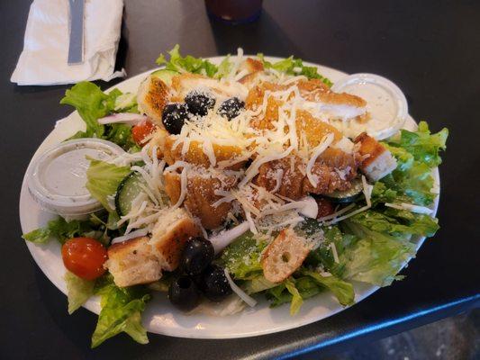 Salad with chicken Stripes.