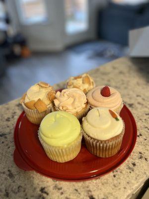 Key Lime (green), carrot cake, white chocolate raspberry, strawberry, and two banana cream pie cupcakes