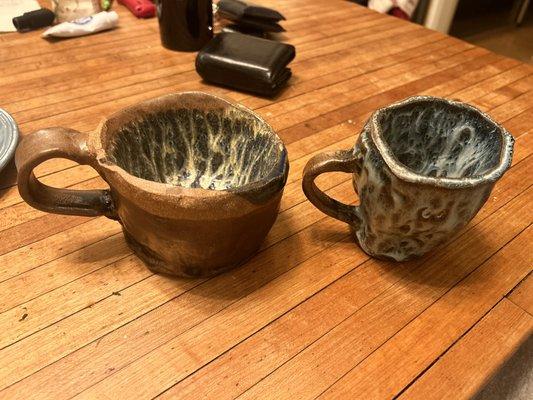 2 mugs with handles, by hand