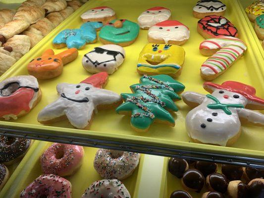 Don't get me wrong. The donuts were delicious. I took this pic because the sponge bob, storm trooper, and orange Pikachu made me lol.