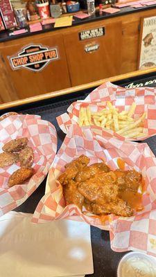 Wings fries and jalapeño pegs  Omg so so good !!