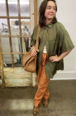 Model wearing vintage sink and linen clothing with a leather handbag. We love natural fibers!