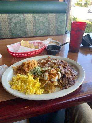 Desayuno chilaquiles y asada y