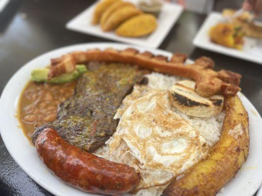 Su majestad la Bandeja paisa