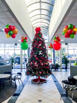 Christmas Balloons for car dealership showroom