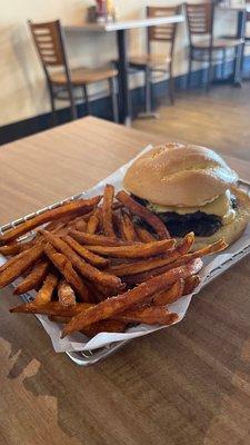 SWEET POTATO FRIES CLASSIC SMASH BURGER