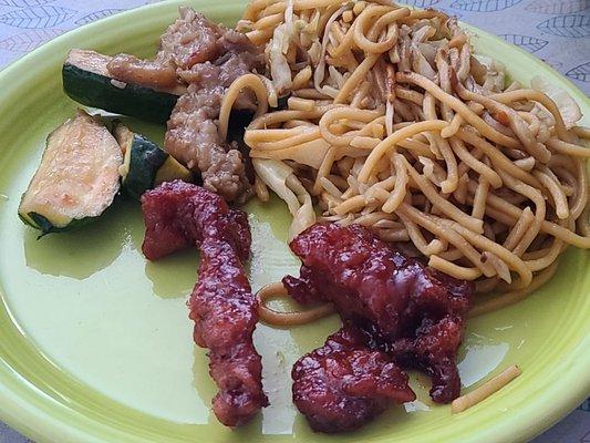 garlic chicken w/veggies, Peking spareribs, and chow mein