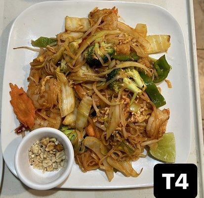 T4 Pad Thai with Seafoods