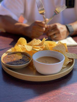 Chips, salsa & queso