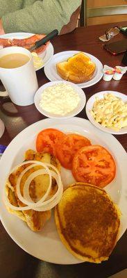 5/5 Grilled Chicken Sandwich 3 sides Mac salad & cottage cheese