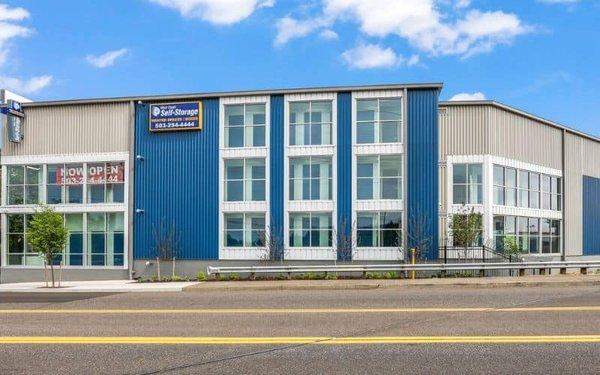 West Coast Self-Storage Halsey 1530 NE 167th Ave, Portland, OR storage units